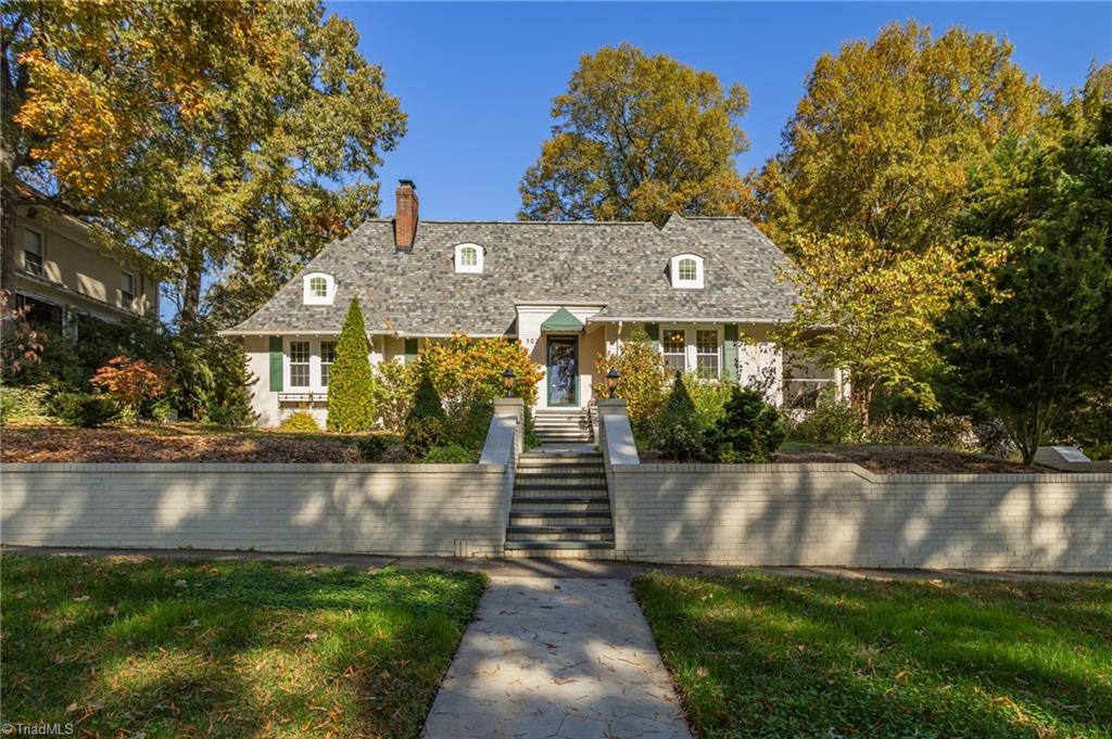 502 W Parkway Avenue