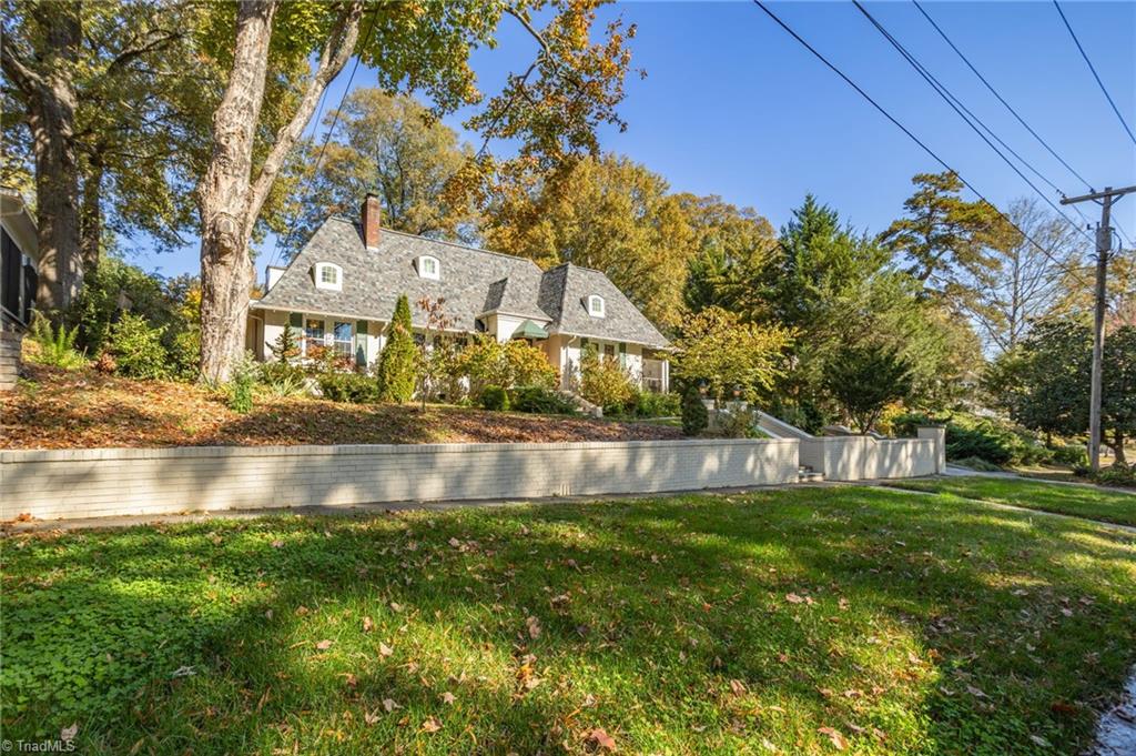 502 W Parkway Avenue