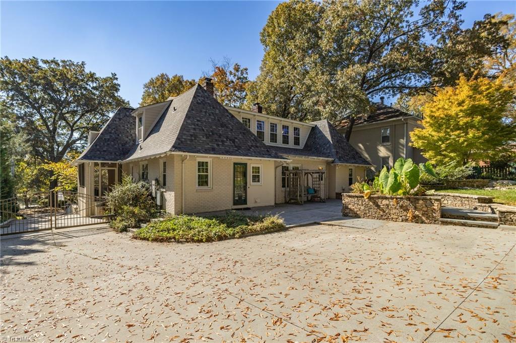 502 W Parkway Avenue