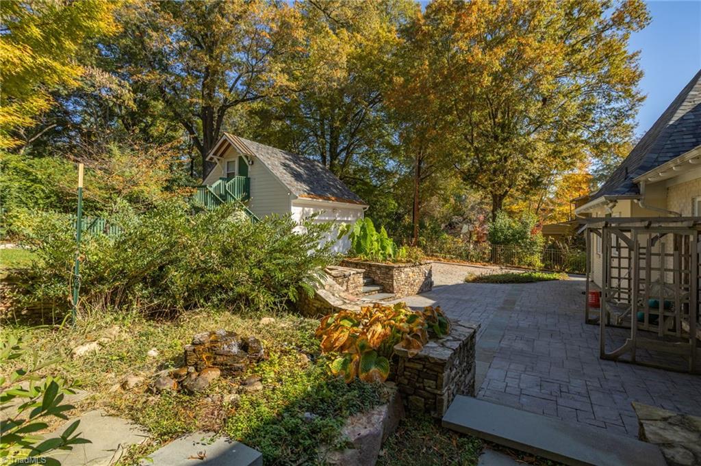 502 W Parkway Avenue