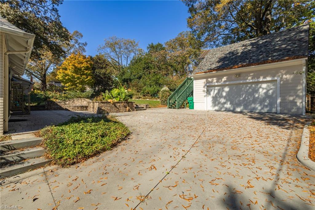 502 W Parkway Avenue