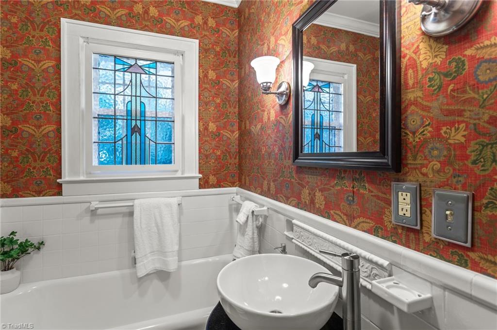 502 W Parkway Avenue