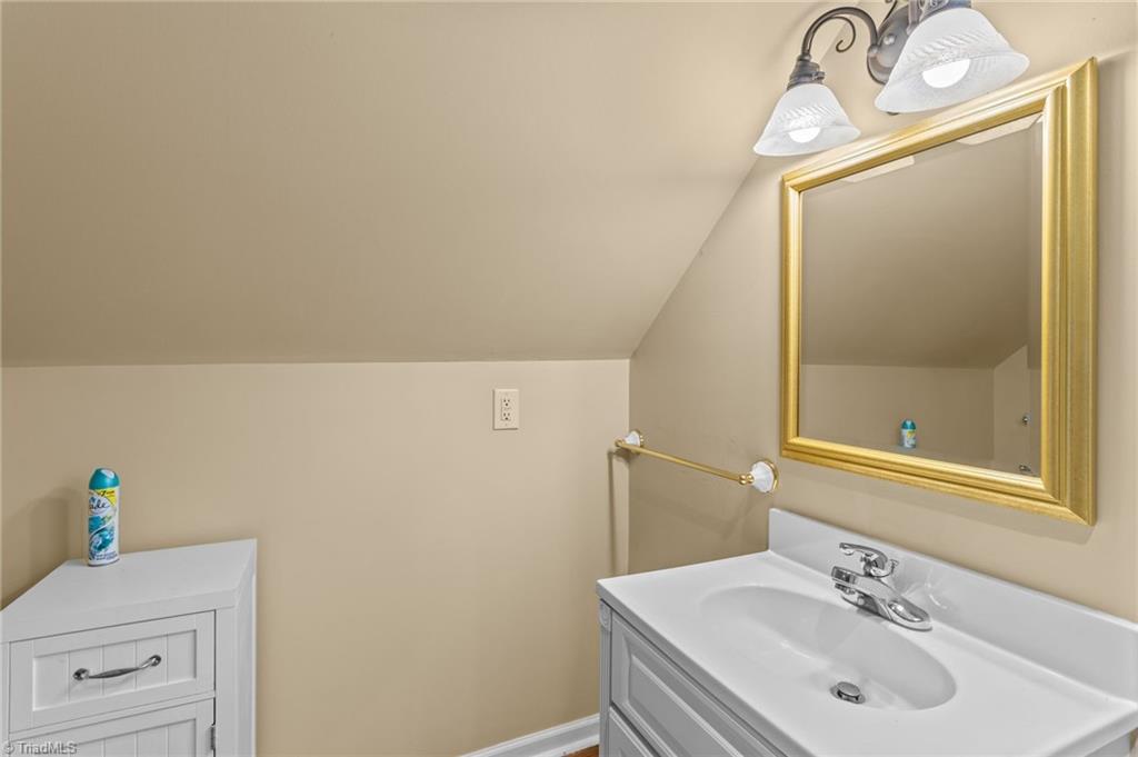 502 W Parkway Avenue