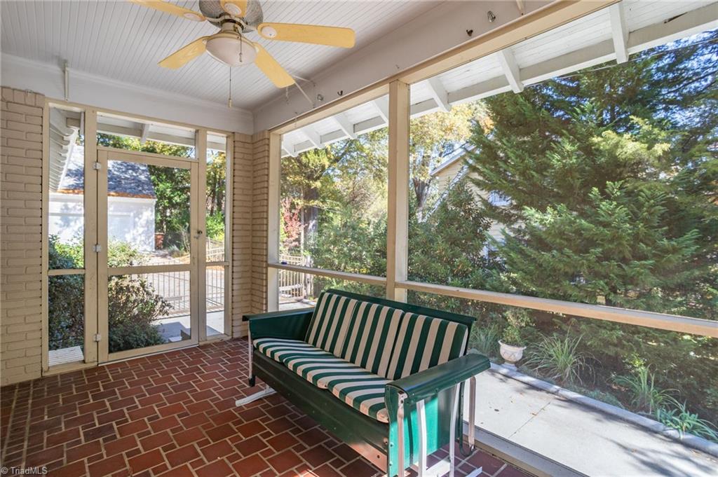 502 W Parkway Avenue