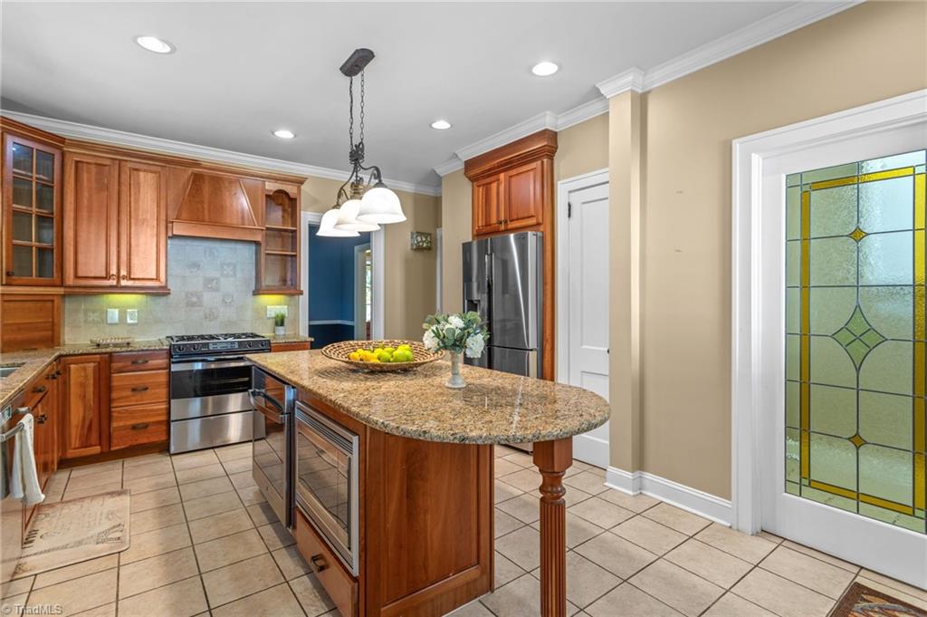 502 W Parkway Avenue