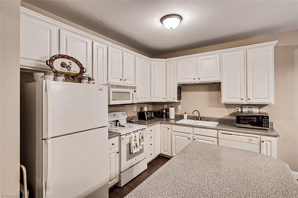 4054 Bentley Drive # 1 Unit: B-1