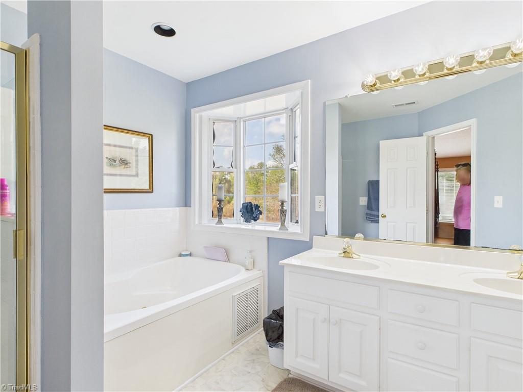 4212 Suffolk Trail