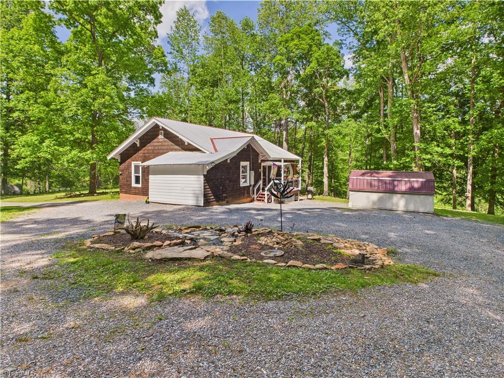 3609 Creekridge Country Road
