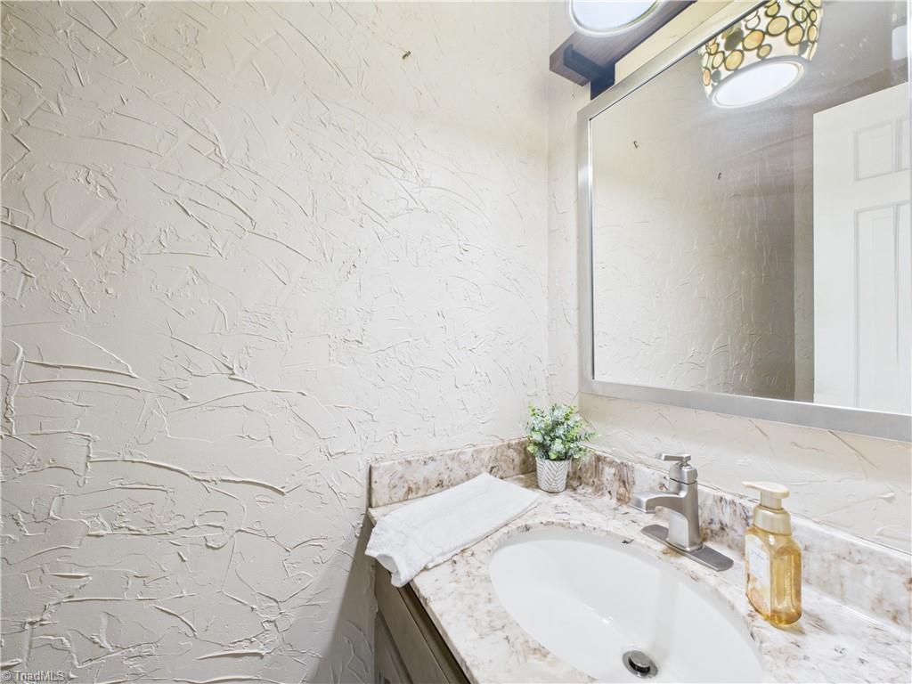 1285 Canterbury Trail