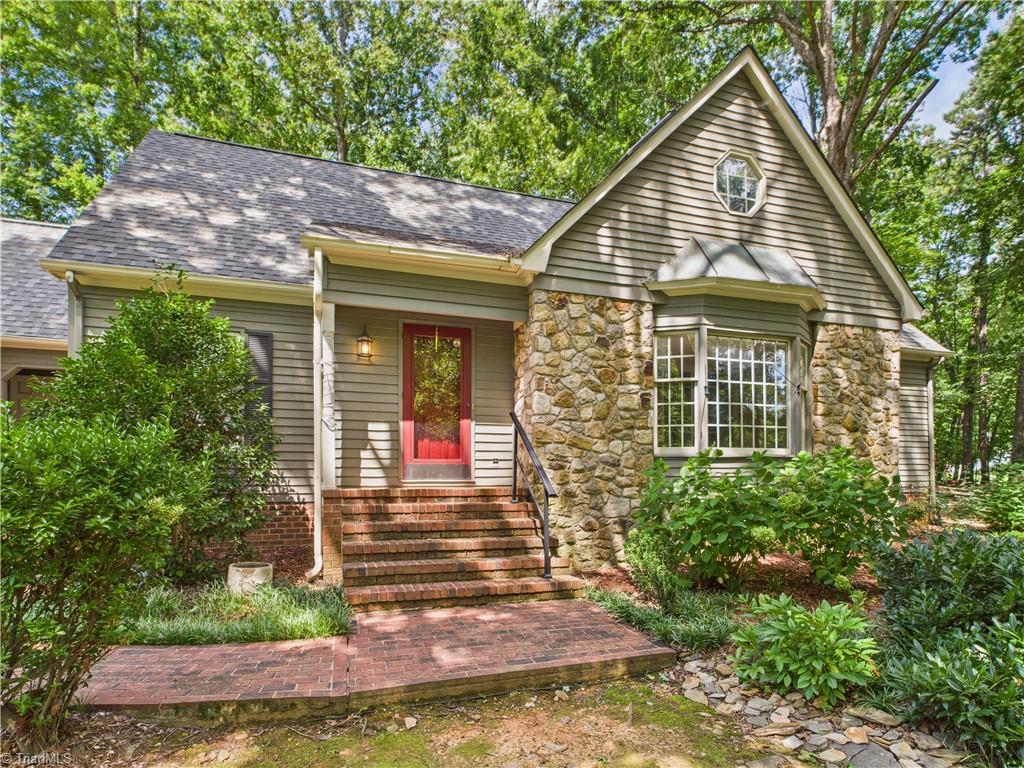 1285 Canterbury Trail