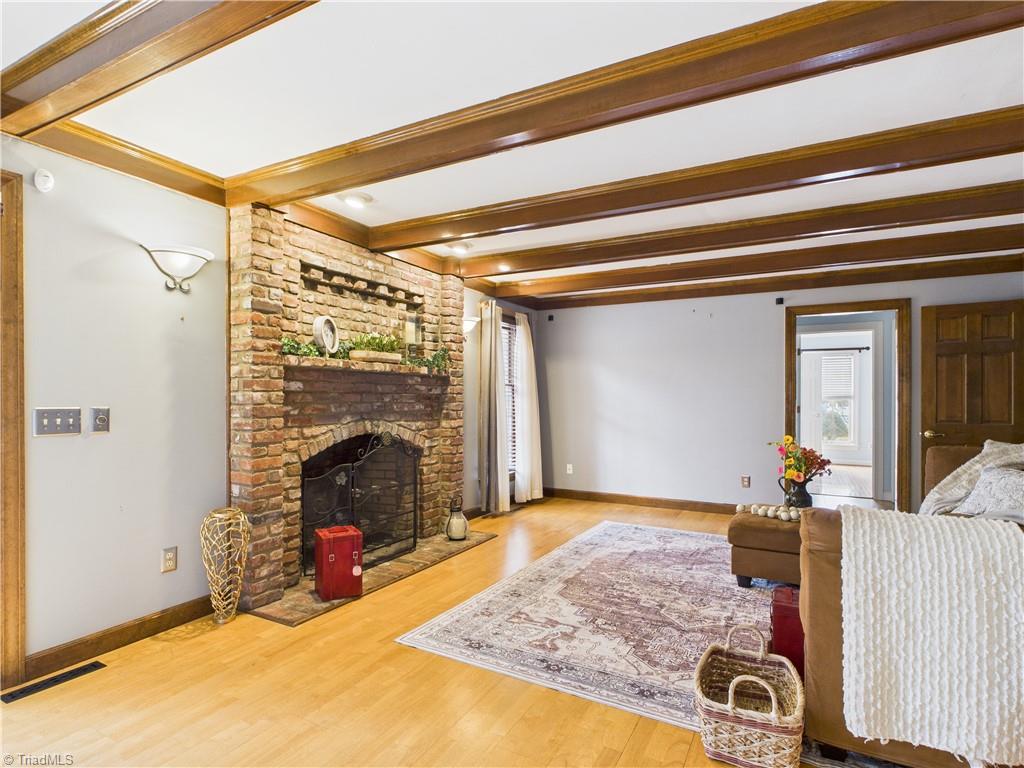 1285 Canterbury Trail