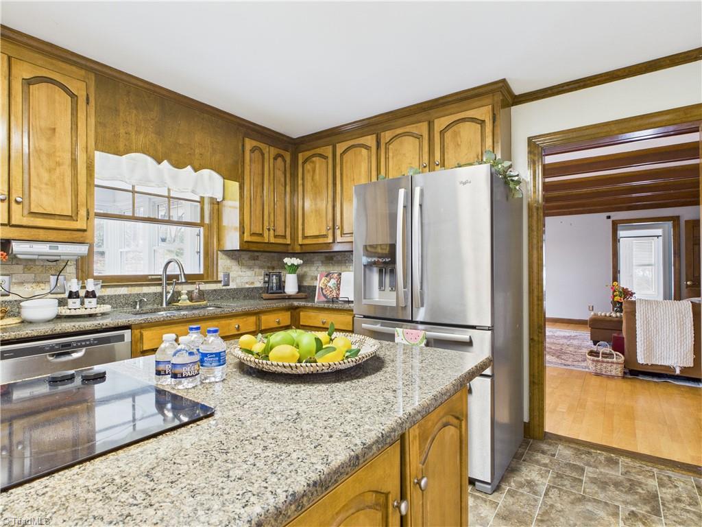 1285 Canterbury Trail