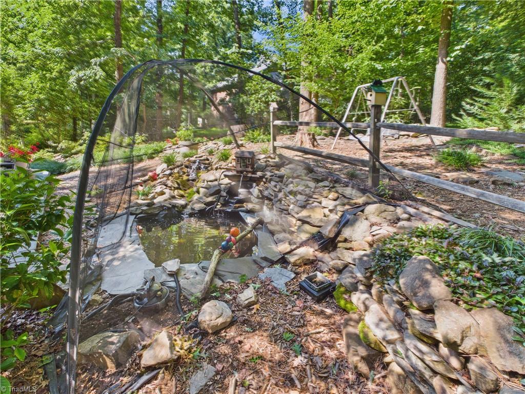 1285 Canterbury Trail