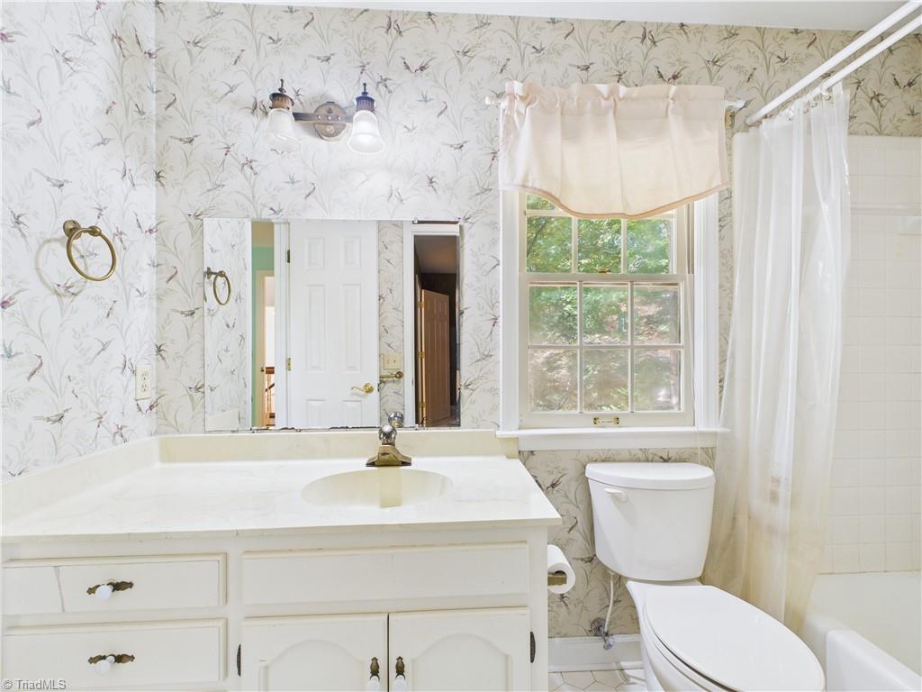 1285 Canterbury Trail