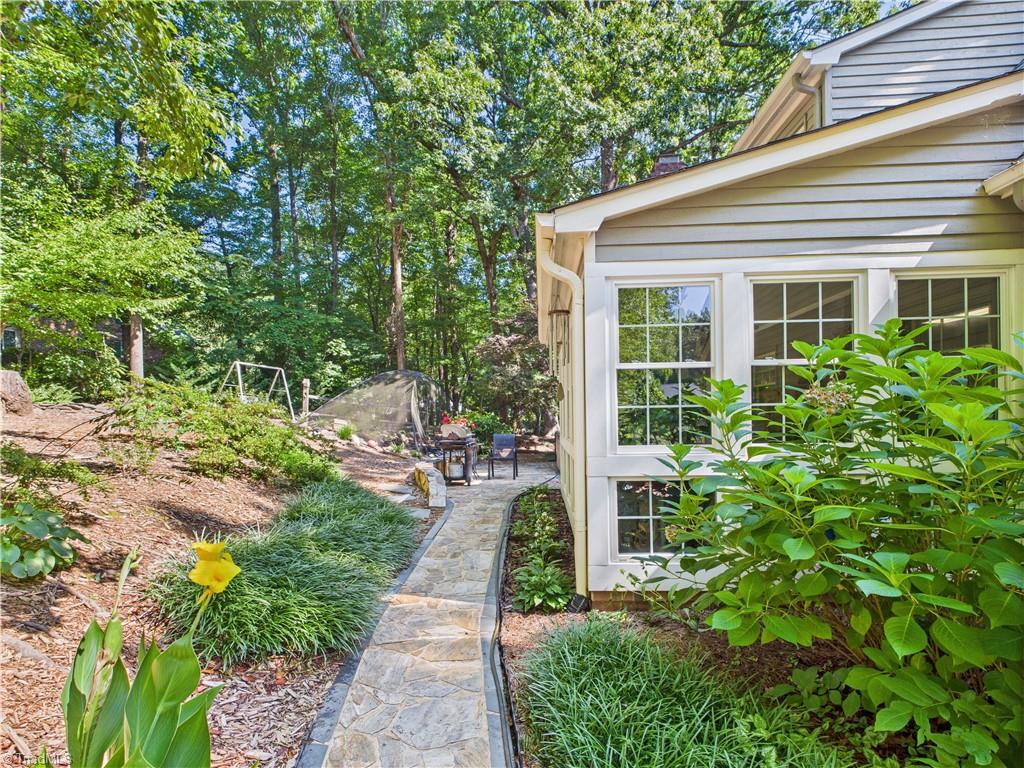 1285 Canterbury Trail