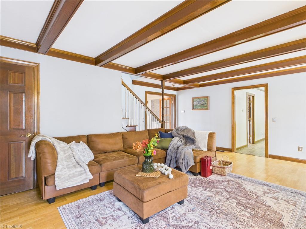 1285 Canterbury Trail