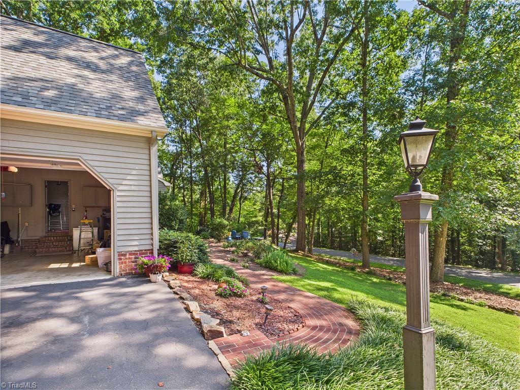 1285 Canterbury Trail