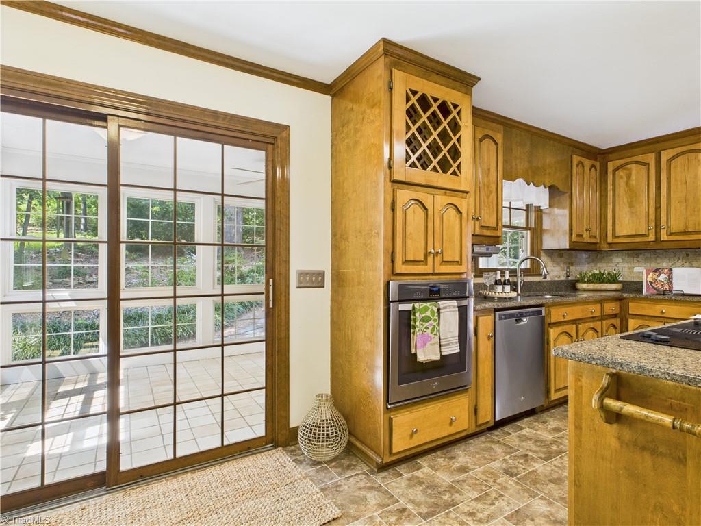 1285 Canterbury Trail