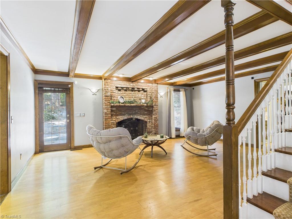 1285 Canterbury Trail