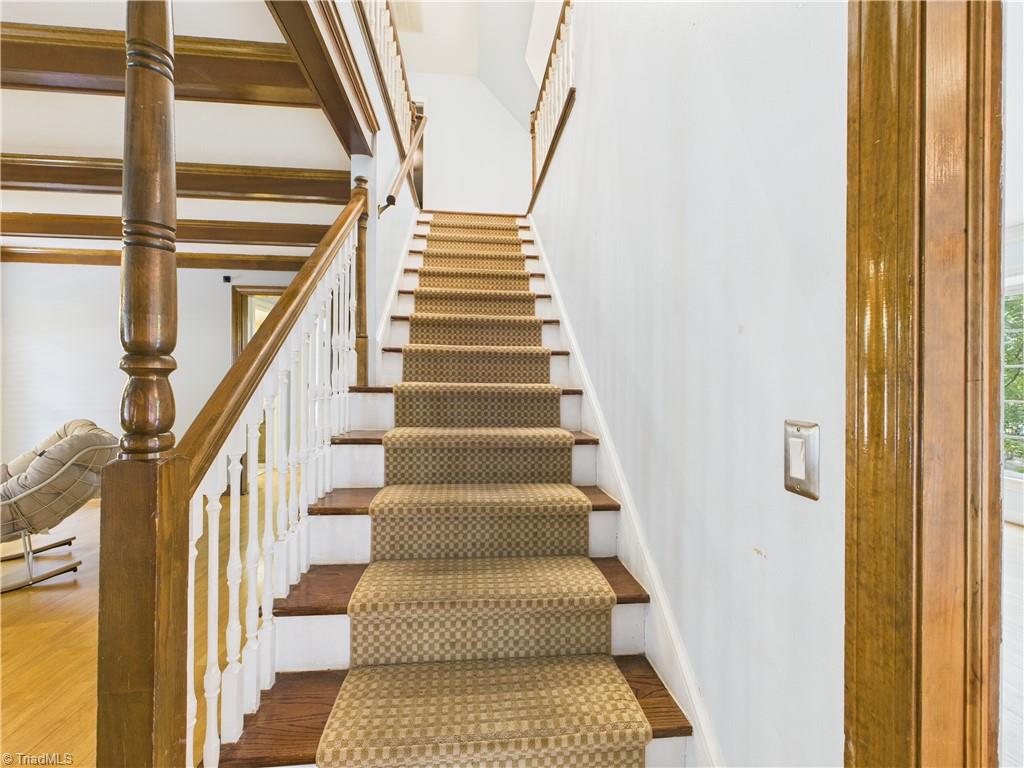 1285 Canterbury Trail