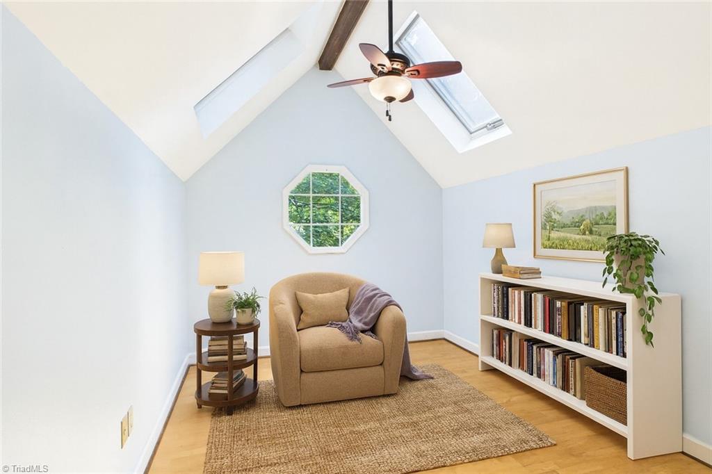 1285 Canterbury Trail