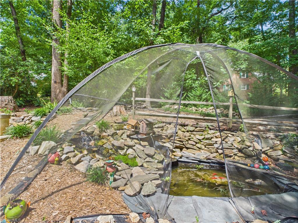 1285 Canterbury Trail