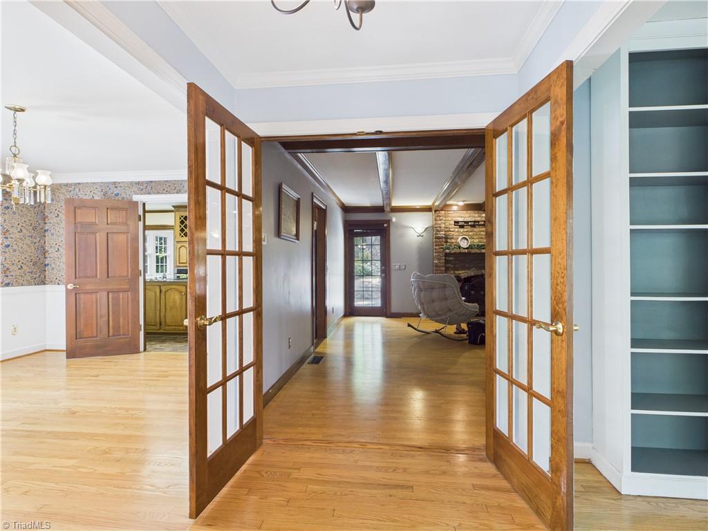 1285 Canterbury Trail