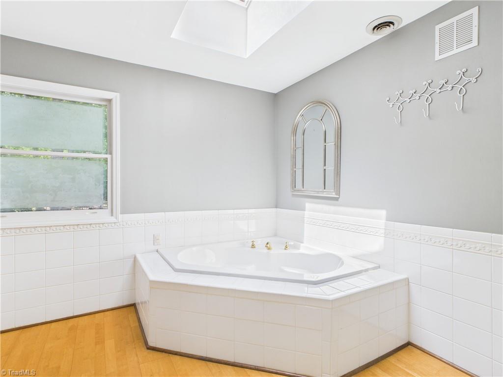 1285 Canterbury Trail