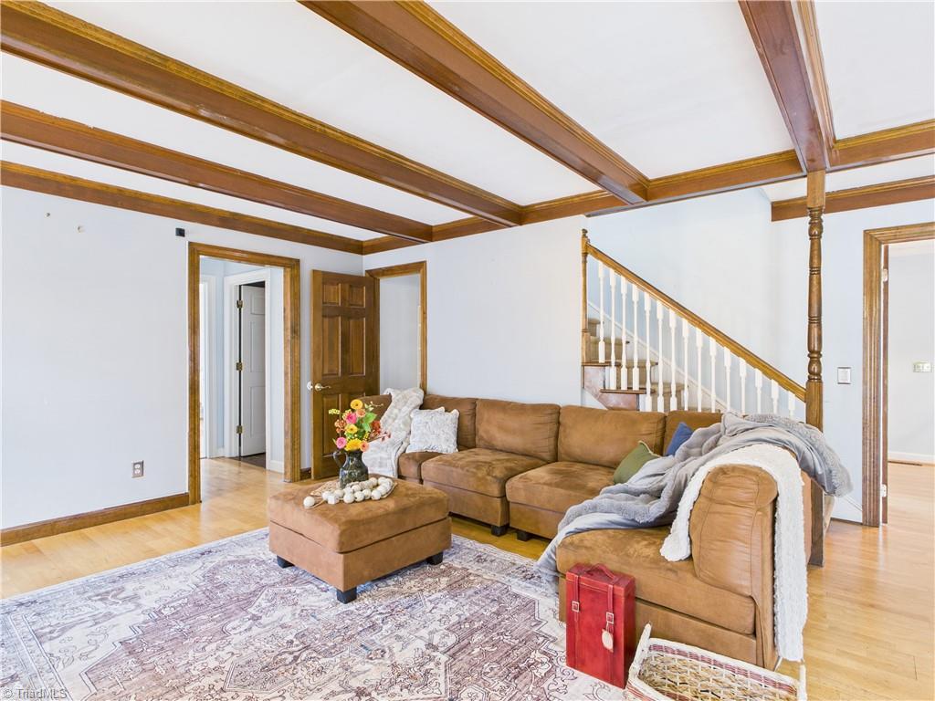 1285 Canterbury Trail