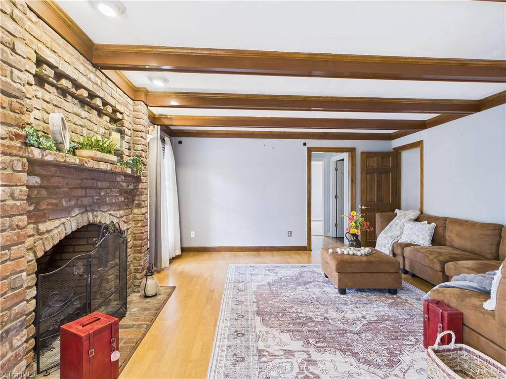 1285 Canterbury Trail