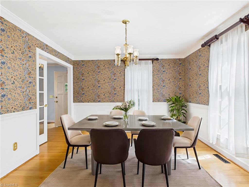 1285 Canterbury Trail