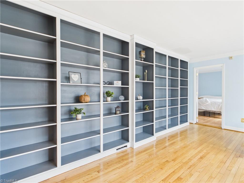 1285 Canterbury Trail