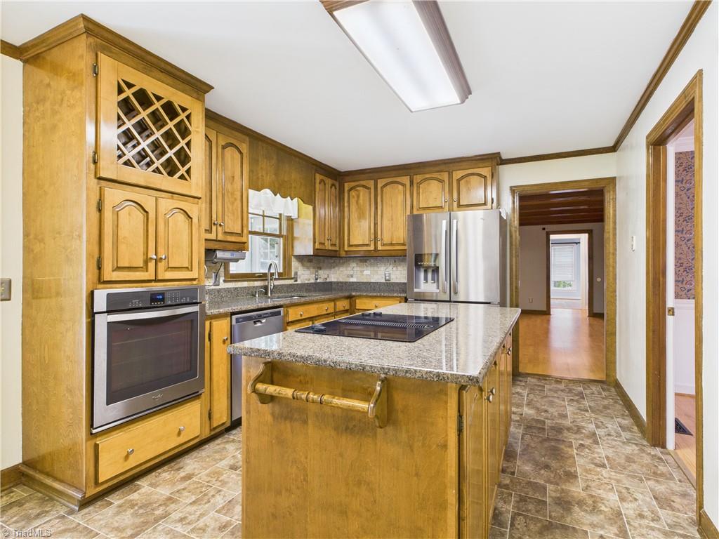 1285 Canterbury Trail