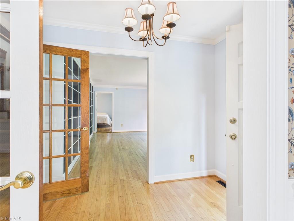 1285 Canterbury Trail