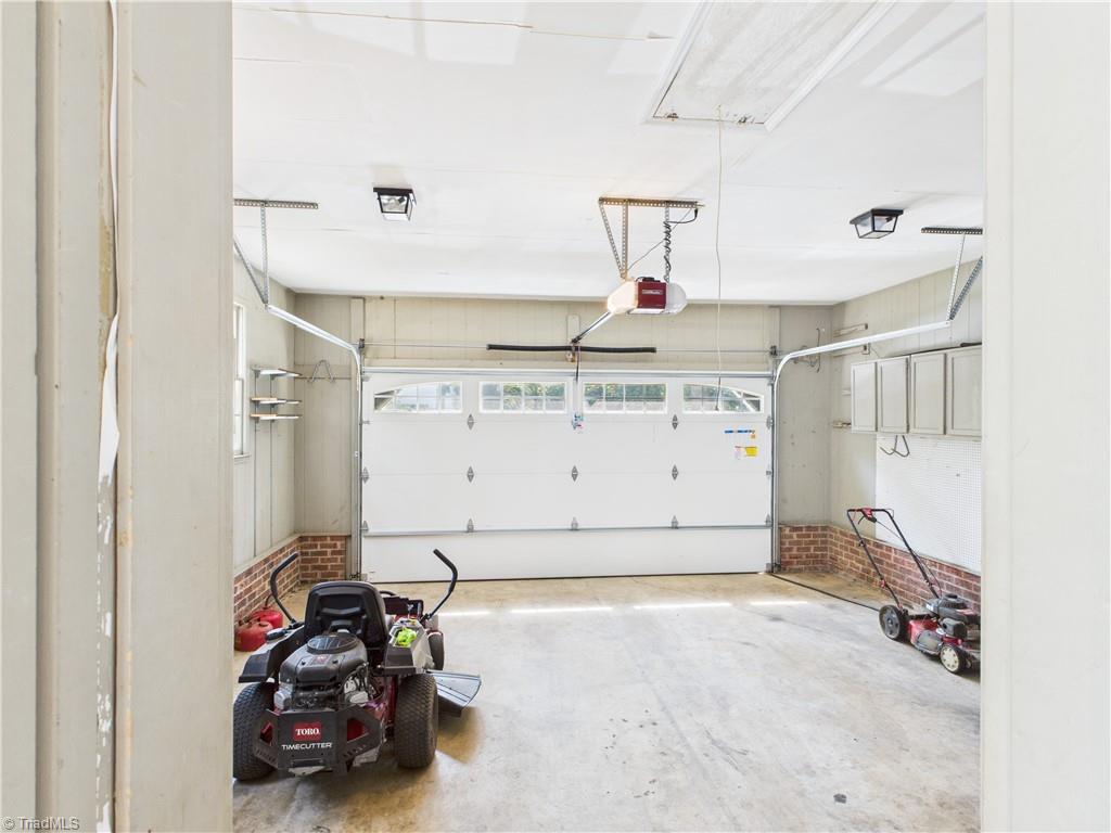 1285 Canterbury Trail