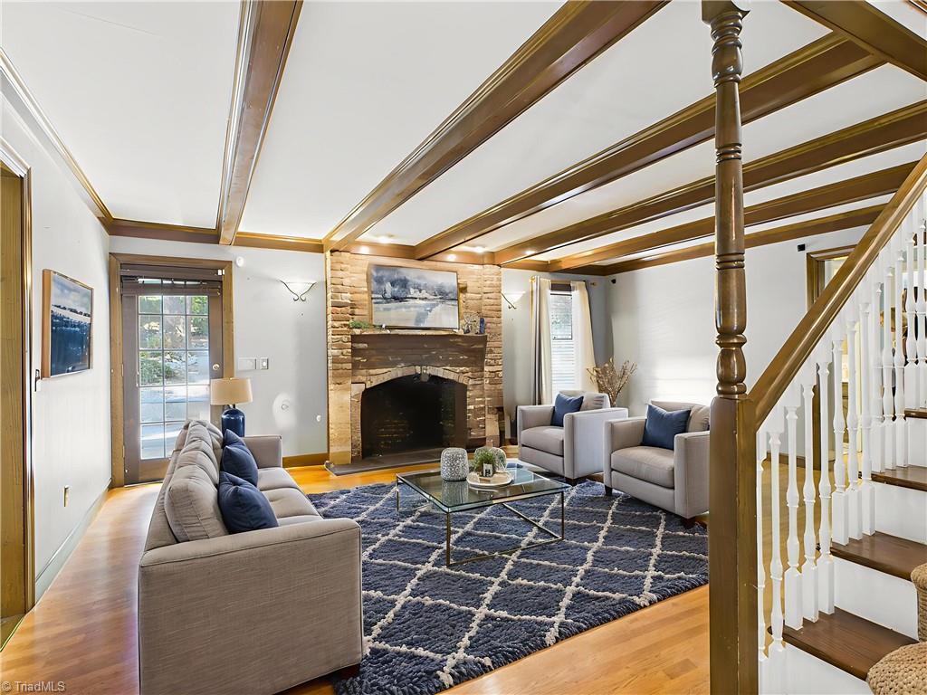 1285 Canterbury Trail