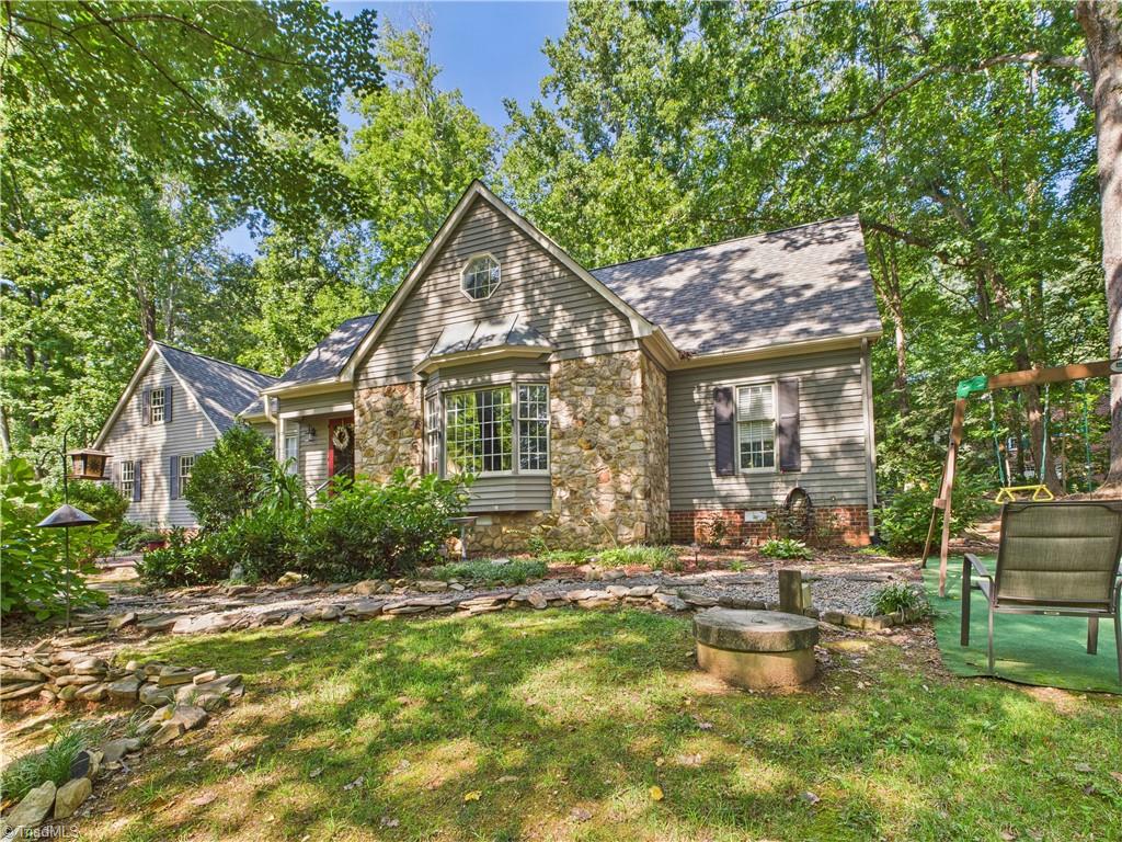 1285 Canterbury Trail