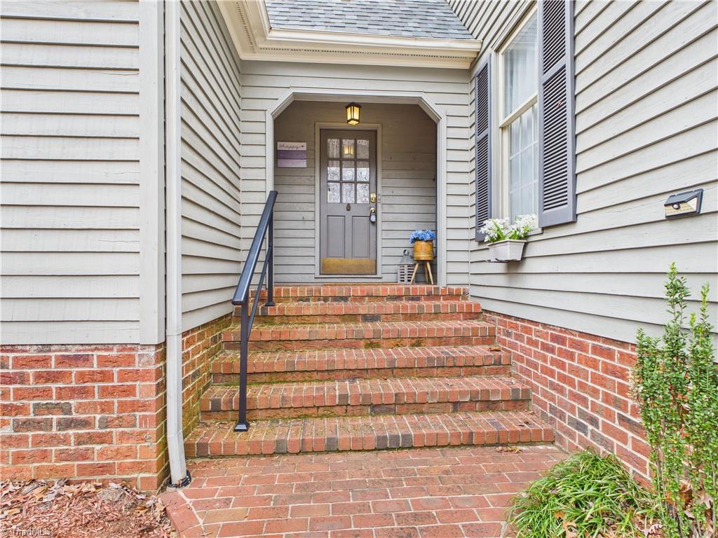 1285 Canterbury Trail