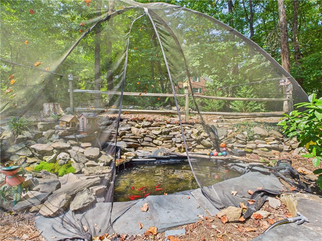 1285 Canterbury Trail