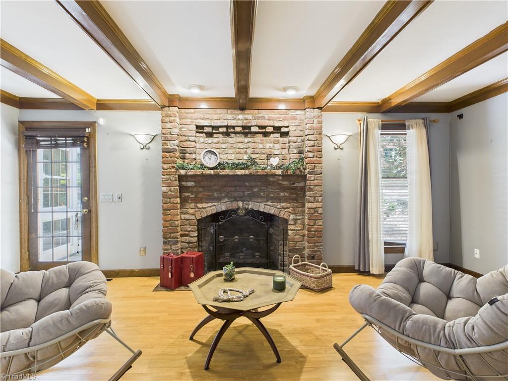 1285 Canterbury Trail