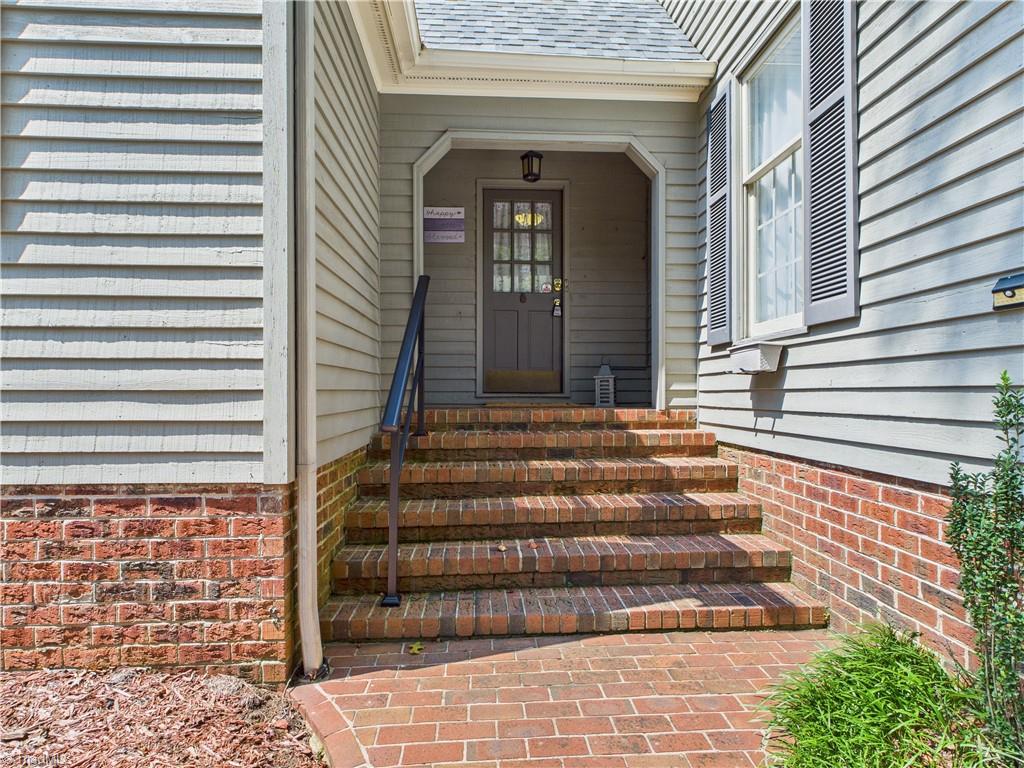 1285 Canterbury Trail