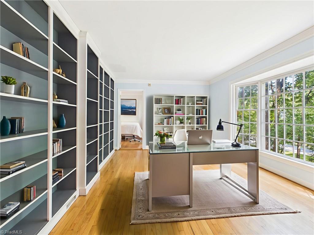 1285 Canterbury Trail