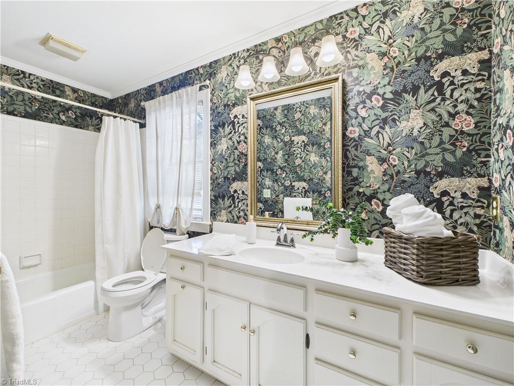 1285 Canterbury Trail