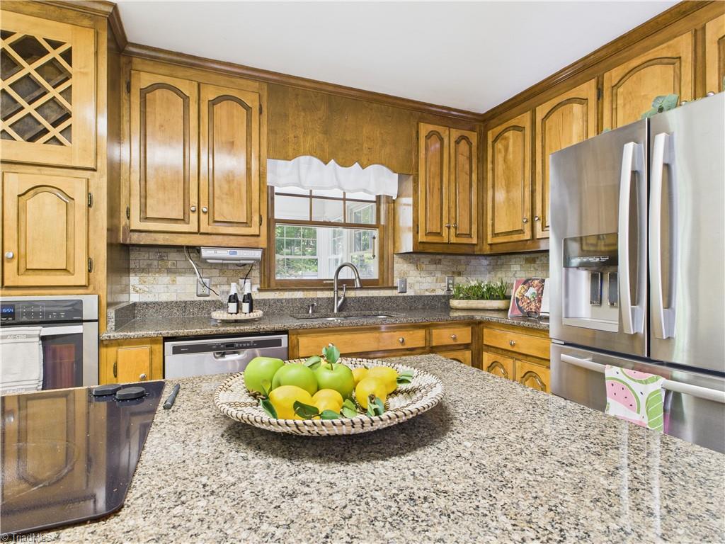 1285 Canterbury Trail