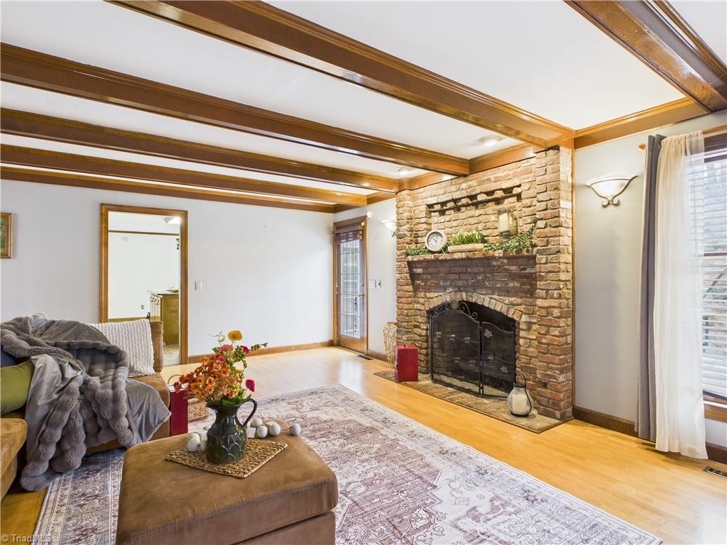 1285 Canterbury Trail