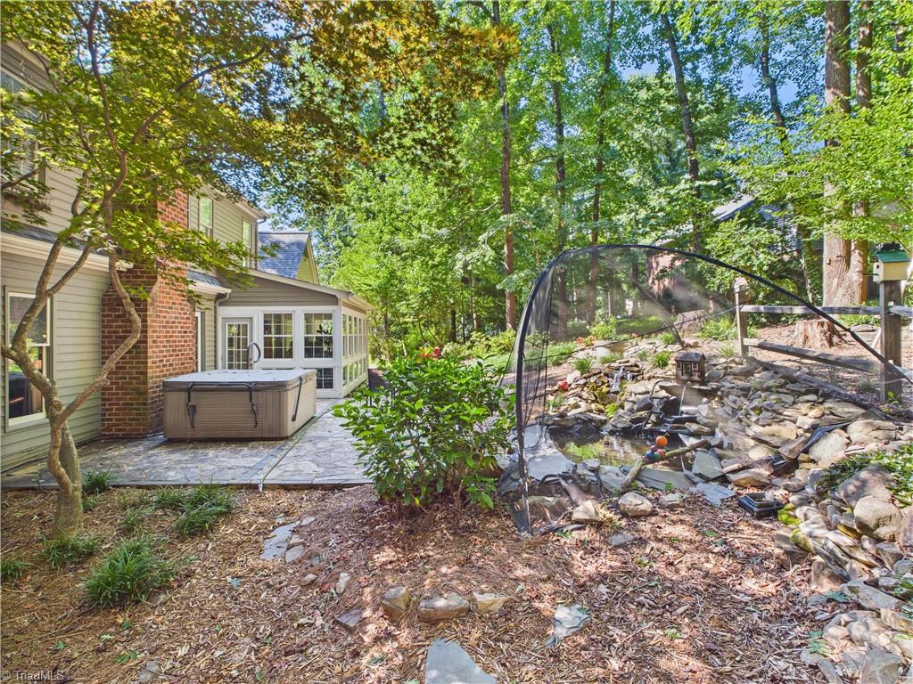 1285 Canterbury Trail
