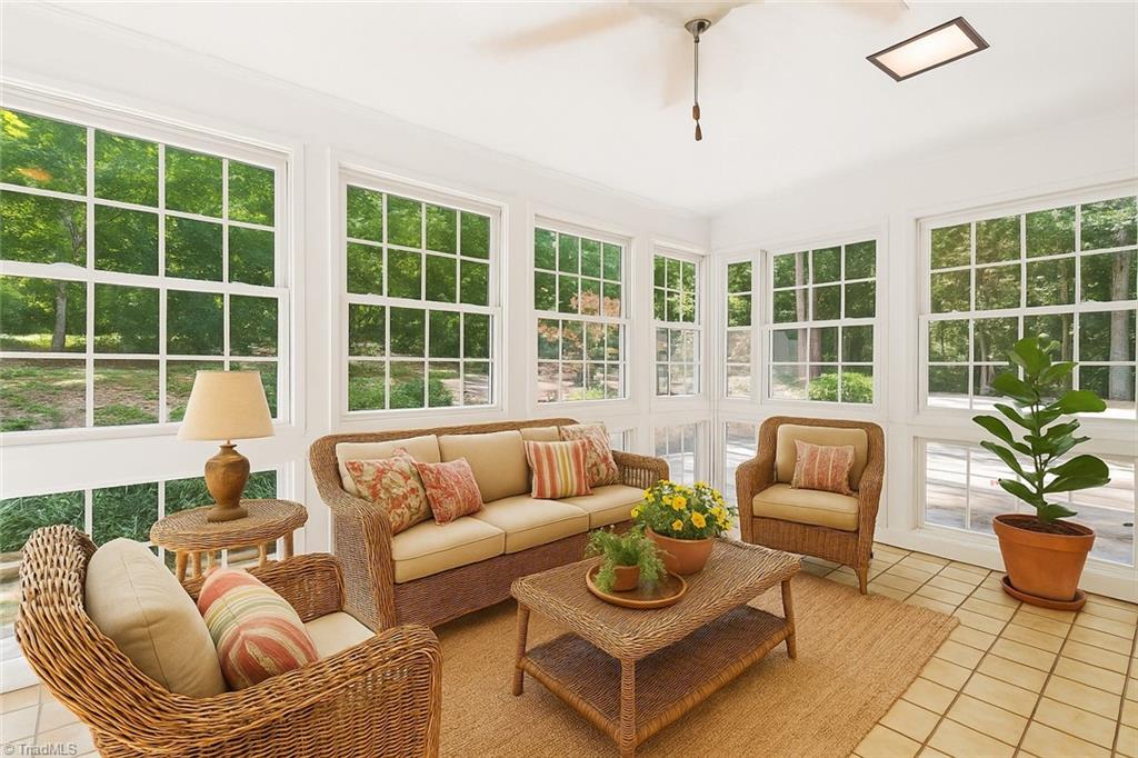 1285 Canterbury Trail