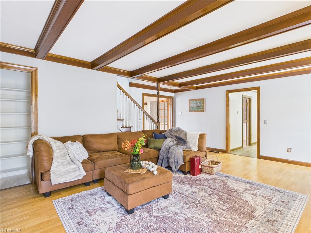 1285 Canterbury Trail