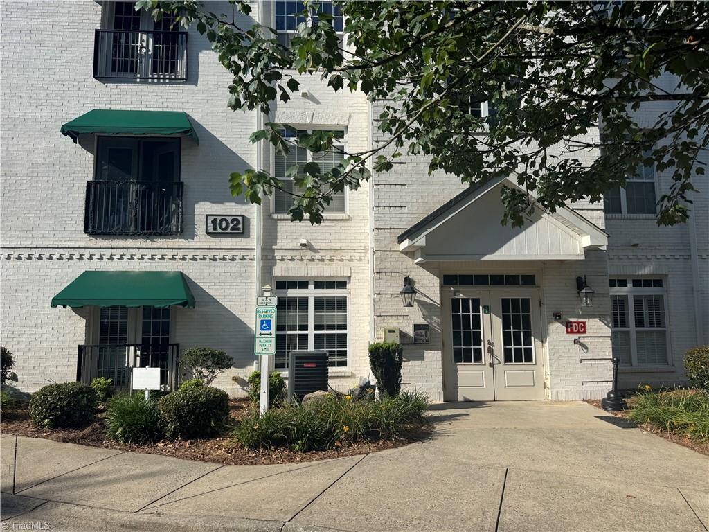 102 Sunset Circle # 101
