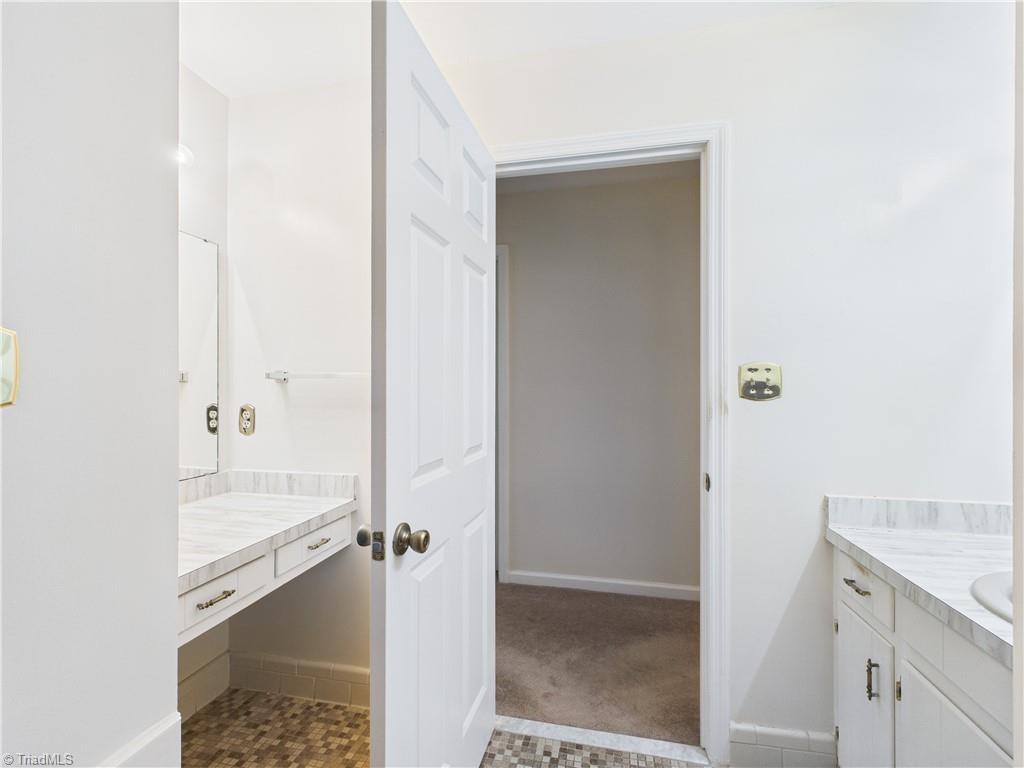 2800 Brookledge Court